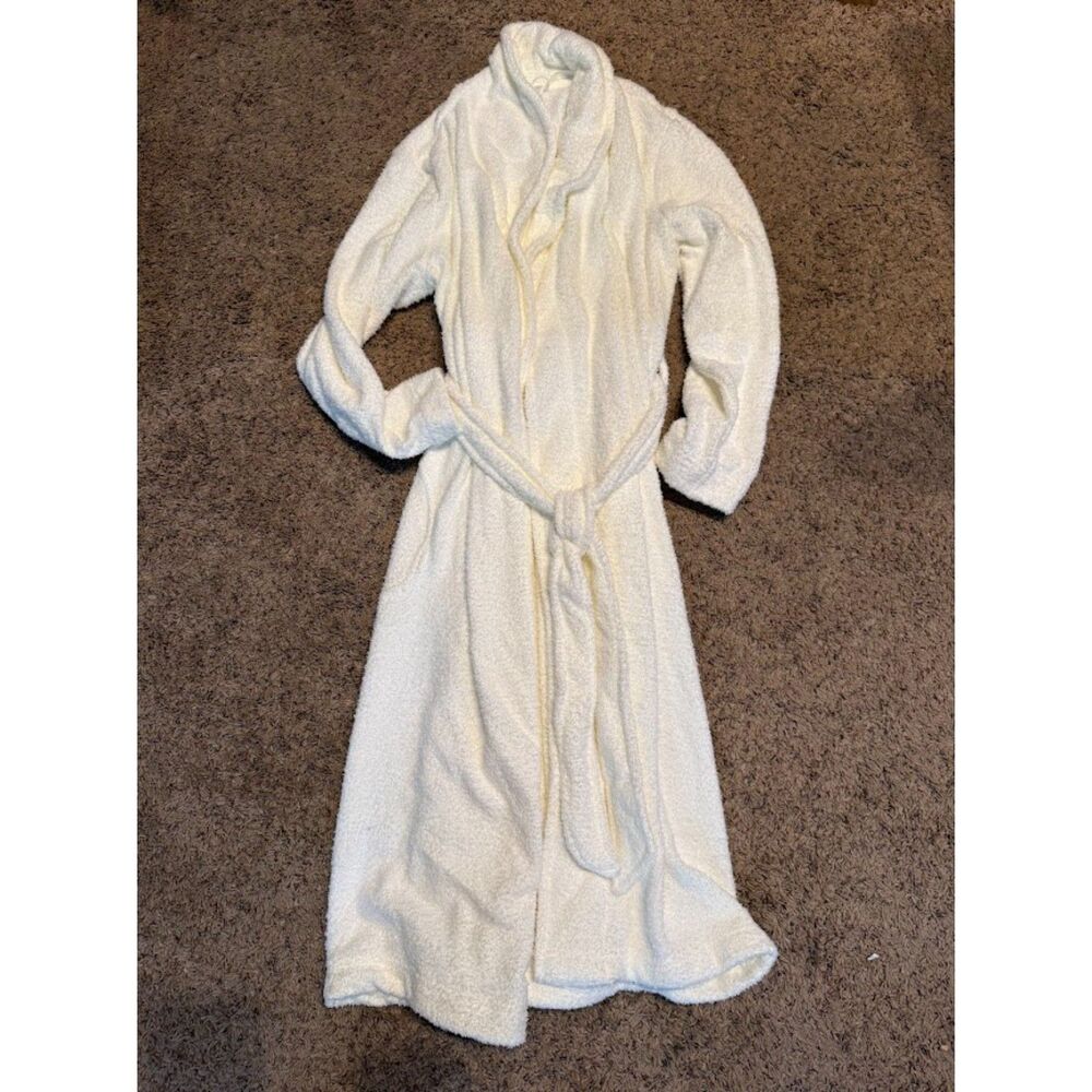Bathrobes white XL/XXLNEEDS TO BE WASHED THEY HAVE PALLET DUST ON THEM